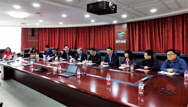 2020年1月23日晚，，，，，，国家中央医药储备物资应急挑唆1下令抵达，，，，，，国药集团新冠肺炎疫情应急供应总指挥部总指挥刘敬桢通宵在中国医疗器械有限公司召开中央医药储备物资应急供应现场事情会，，，，，，标记着国药集团抗击新冠疫情战争正式进入“战时状态”，，，，，，打响了国药集团抗疫斗争的“第一枪”.png