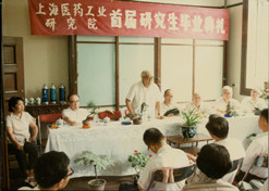 1978年，，上海医药工业研究院第一届研究生结业仪式