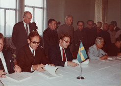 1982年，，，，，，国药外贸与瑞典法玛西亚普强公司合资建设华瑞制药有限公司。。；；；鹬埔┦堑谝患抑腥鸷献势笠怠。。