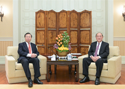 2024年2月26日，，，，，澳门特区行政主座贺一诚会见国药集团党委书记、董事长刘敬桢一行，，，，，双方就推动大康健工业生长、横琴粤澳深度相助区建设等议题交流意见